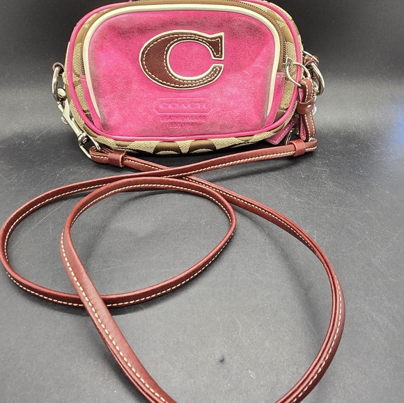 🔥SOLD 🔥Coach Vintage Jacquard Signature "C" Pink Suede Camera Crossbody Bag RARE - Picture 1 of 16